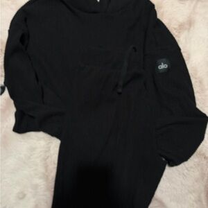 ALO Yoga Textured Black Pullover and joggers
